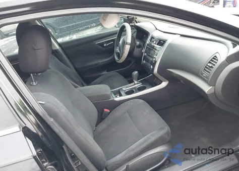 2015 Nissan Altima 2.5 S z USA, uszkodzony, nr VIN 1N4AL3AP5FC139840